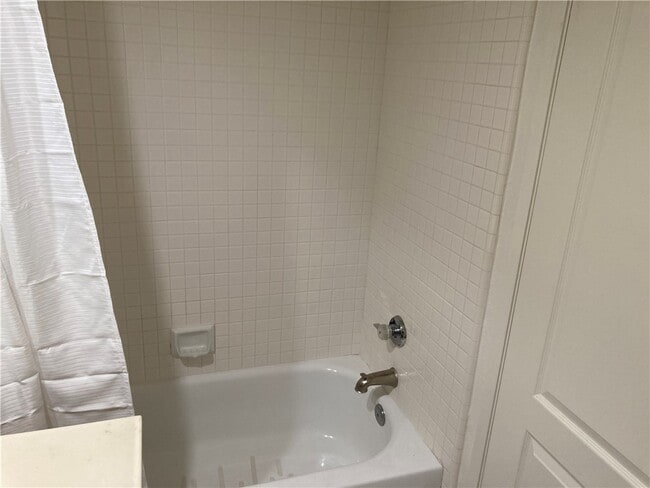 Building Photo - 2300 Maple Ave