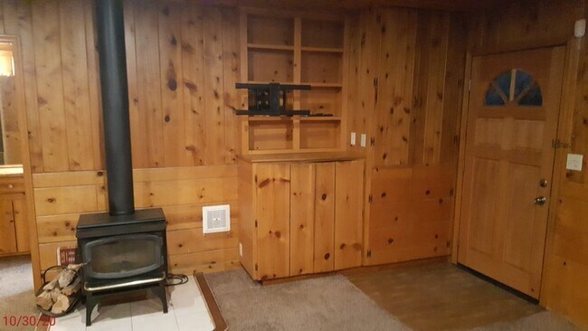 Building Photo - Spacious 4-Bedroom, 2-Bath Home ? Pet Frie...