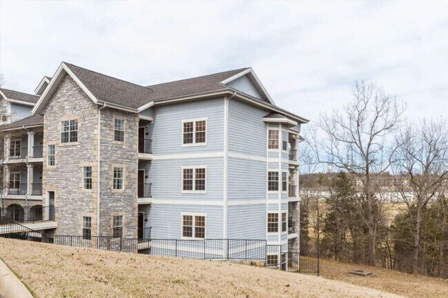 Building Photo - 175 Golf View Dr