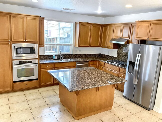 Building Photo - Stunning Newly Remodeled 4-Bed, 3-Bath Hom...