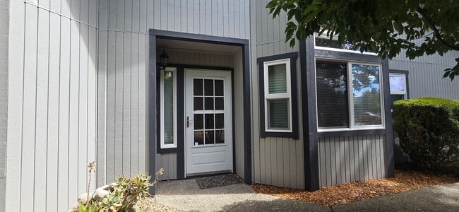Building Photo - Quiet Cul-De-Sac Living Near Park