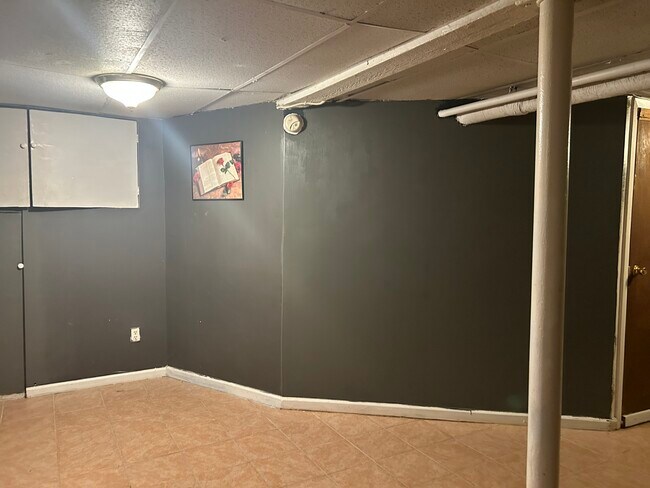Building Photo - 4 Oneida Ave