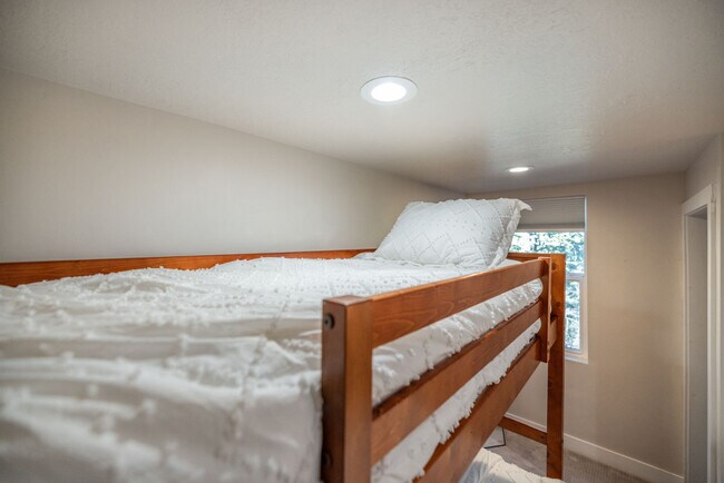 Building Photo - 255 Matterhorn Dr