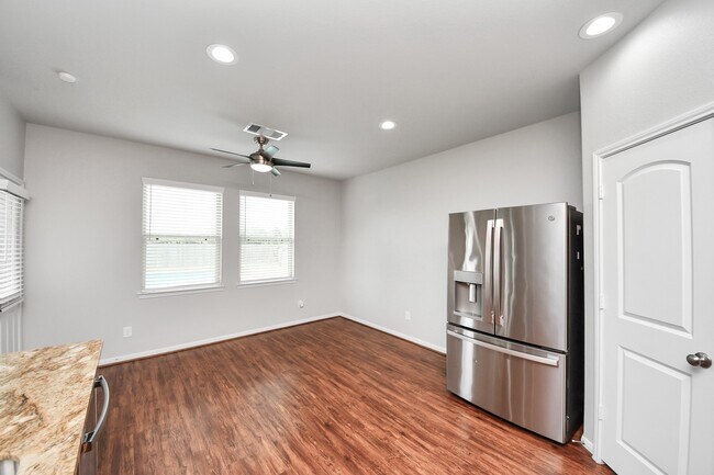 Building Photo - 2931 Palm Oaks Trail