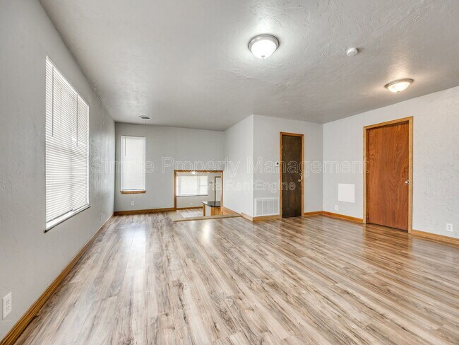 Building Photo - 1802 S Dille Ave