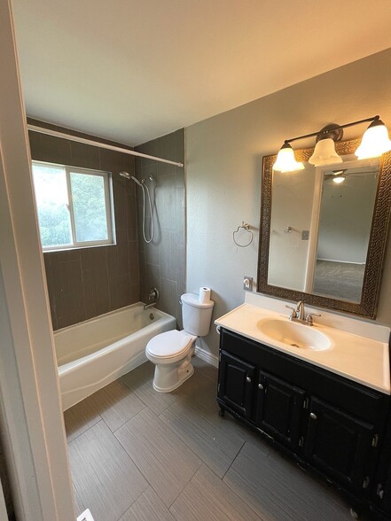 Building Photo - 1097 Grove Creek Dr