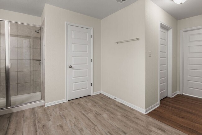 Building Photo - 5461 Vanner Path