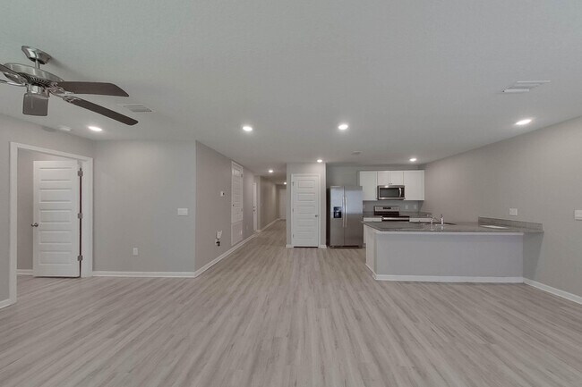Building Photo - 416 Monarch Ln