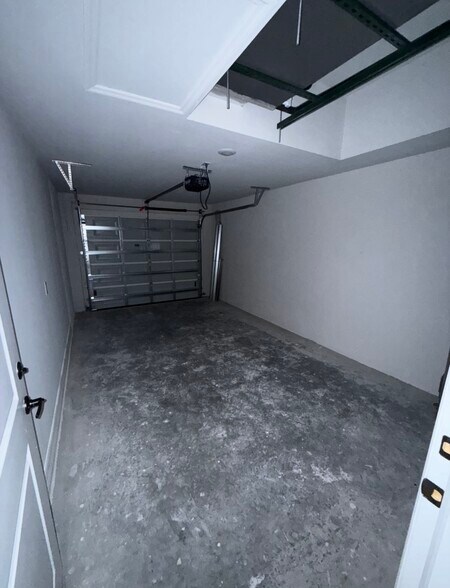 Building Photo - 6039 Latimer Ave