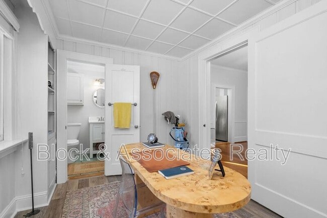 Building Photo - 1807 Sunset Dr