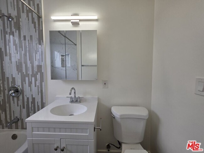 Building Photo - 707 Strand St