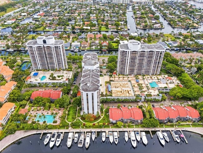 Building Photo - 3610 Yacht Club Dr