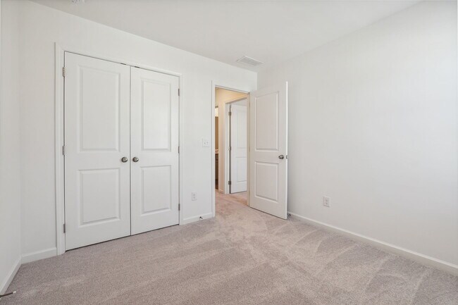 Building Photo - 633 Groover St