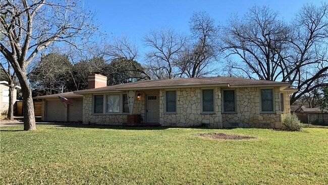 Building Photo - 725 Woodrow Cir