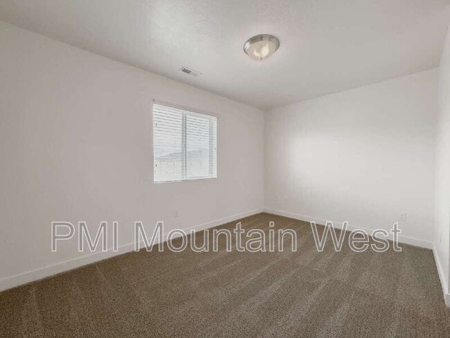 Building Photo - 641 N 30 E