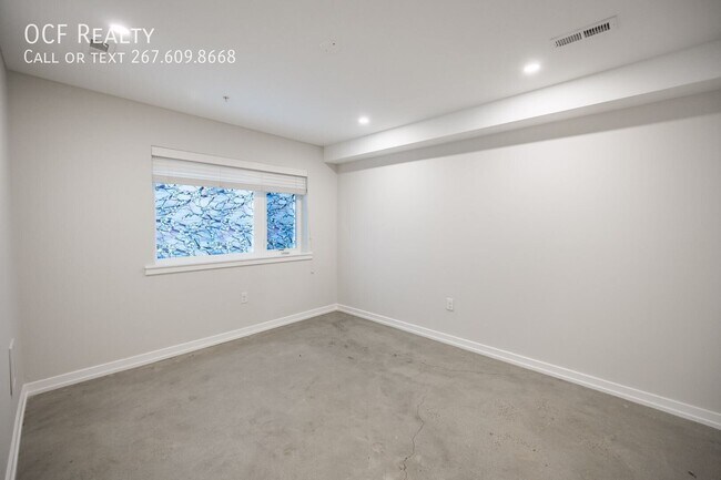 Building Photo - 1331 N Randolph St