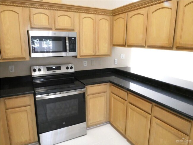 Building Photo - 33 27th