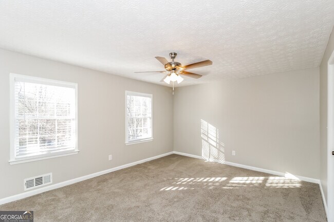 Building Photo - 112 Creekview Dr