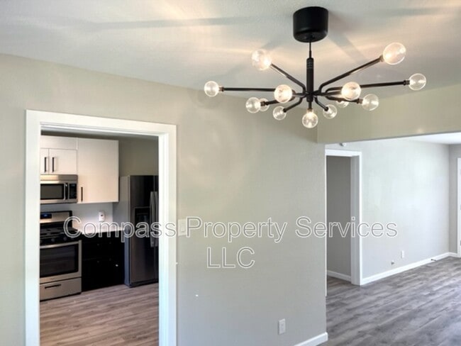 Building Photo - 2321 Glendale Dr