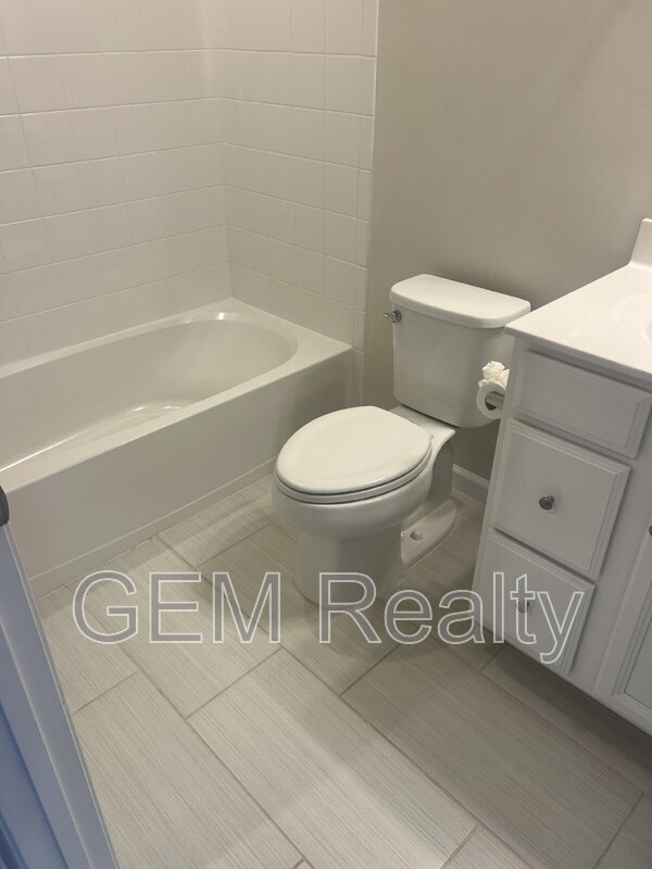 Building Photo - 1833 Sag Harbor Ln