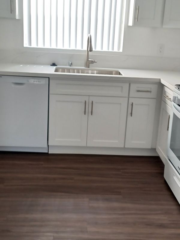 Building Photo - 2252 E Devonshire Ave