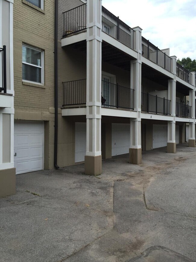 Building Photo - 8140 Whitburn Dr