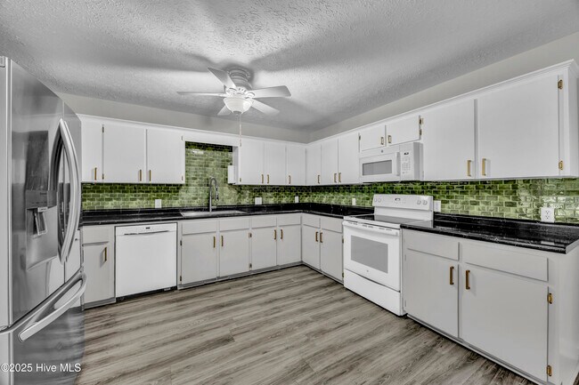 Building Photo - 14 Creekstone Ln