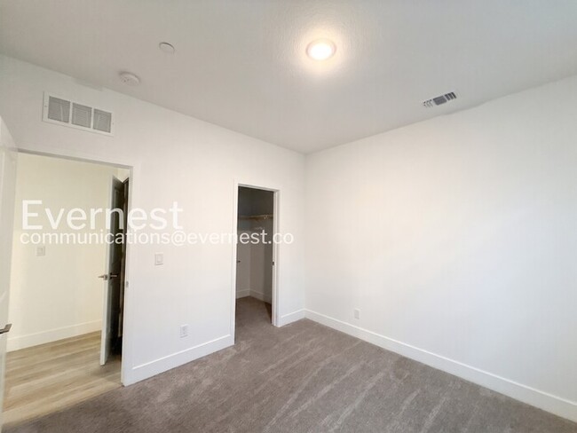 Building Photo - 4-Bed/3-Bath Home/Voucher Accepted/Available Now!