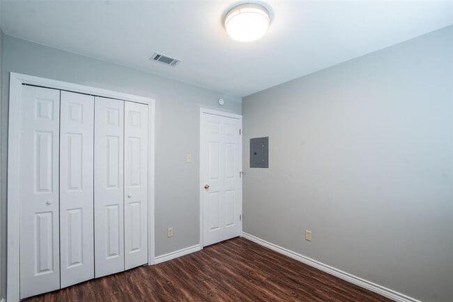 Building Photo - 304 W William Cannon Dr