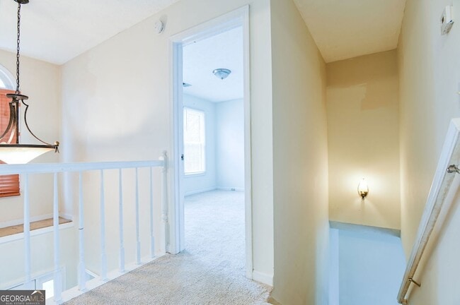 Building Photo - 105 N Oakland Cir