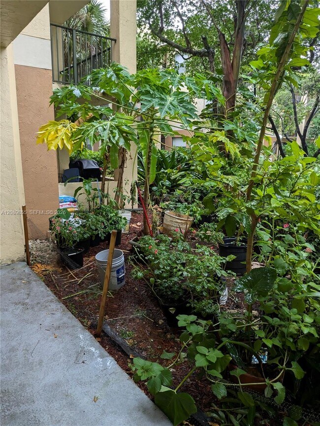 Building Photo - 9999 Summerbreeze Dr