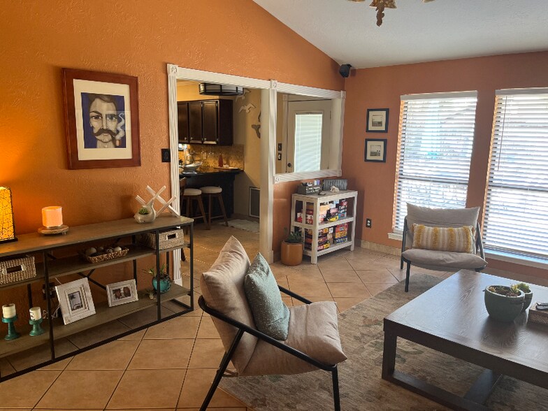 Building Photo - 5010 Chinquapin Ln