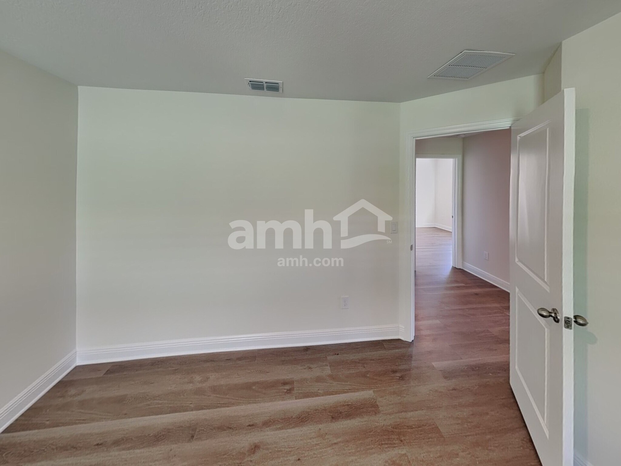 Building Photo - 5932 Pinewood Ests Dr