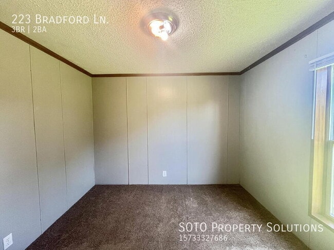 Building Photo - 223 Bradford Ln