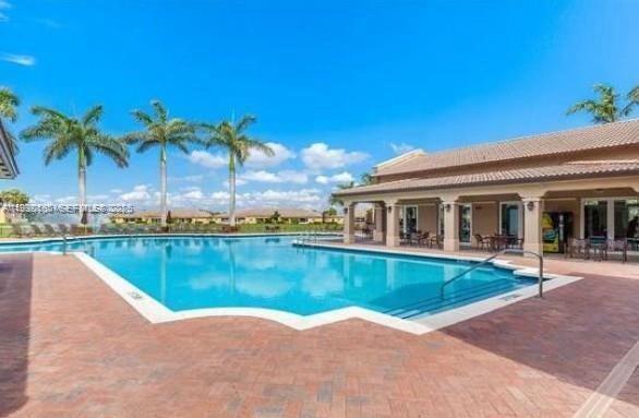 Building Photo - 1398 NE 33rd Ave