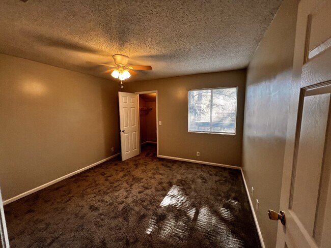 Building Photo - Apartment for Rent