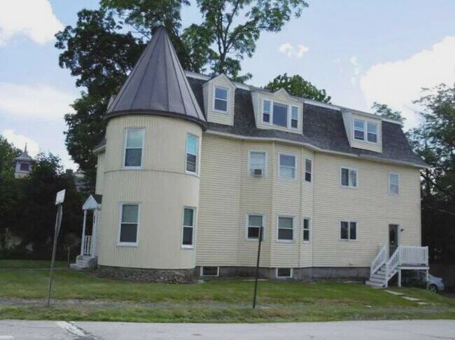 Building Photo - 682 Beech St