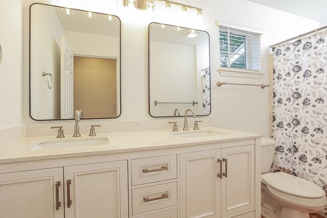 Building Photo - Newly Remodeled 3 bed 2.5 bath Townhome for Rent in Willow Grove Community