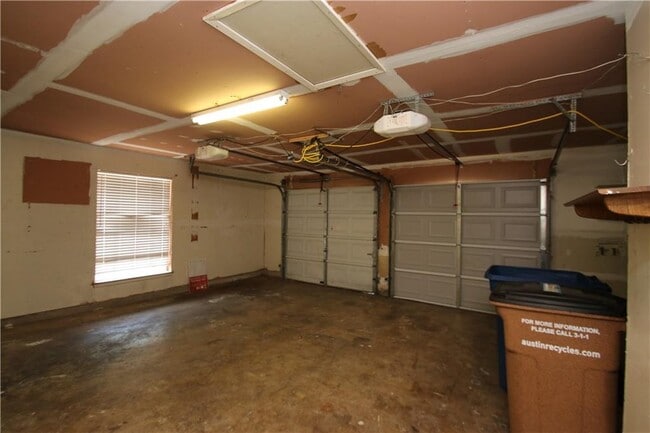 Building Photo - 7017 Crosswood Dr
