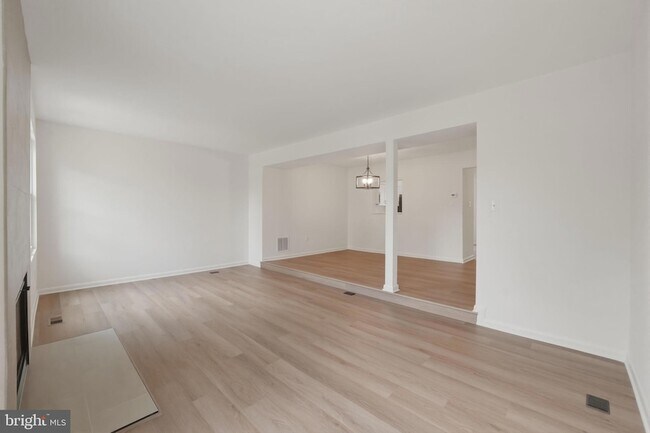 Building Photo - 2846 Schoolhouse Cir
