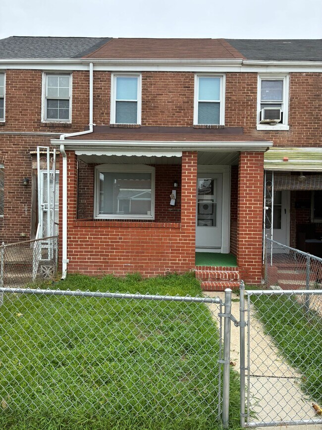 Primary Photo - Pine Street
