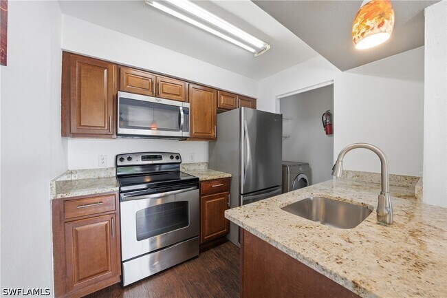 Building Photo - 2925 Winkler Ave