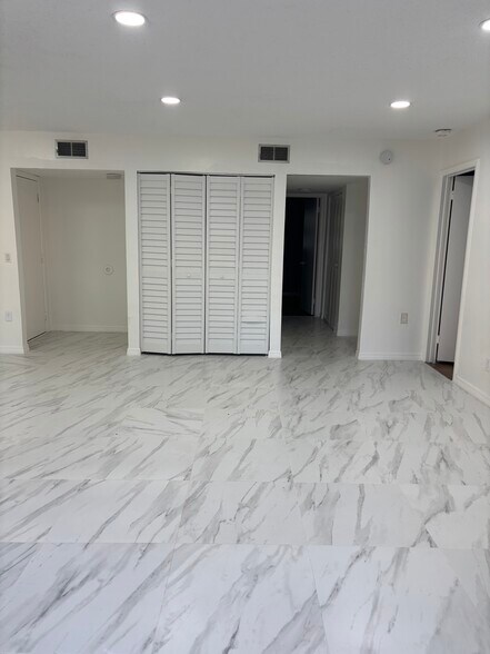 Building Photo - 4455 38th Ter N