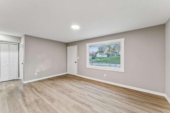 Building Photo - Beautifully renovated 5-bedroom, 2 full bath home ready for move-in!  1st month's rent is FREE!*