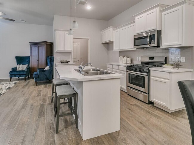 Building Photo - 2413 Northcreek Ln