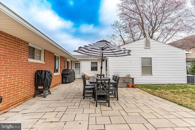 Building Photo - 4801 Apple Tree Dr