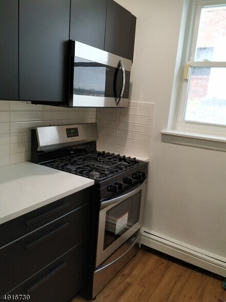 Kitchen - 372 Valley St