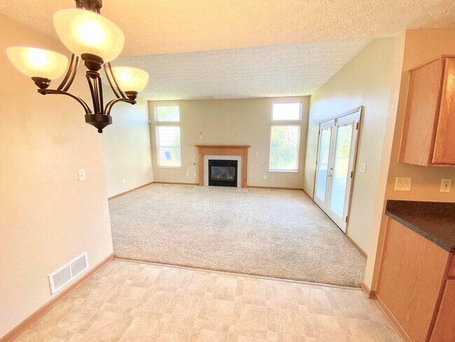 Building Photo - 129 Sapphire Ice Dr