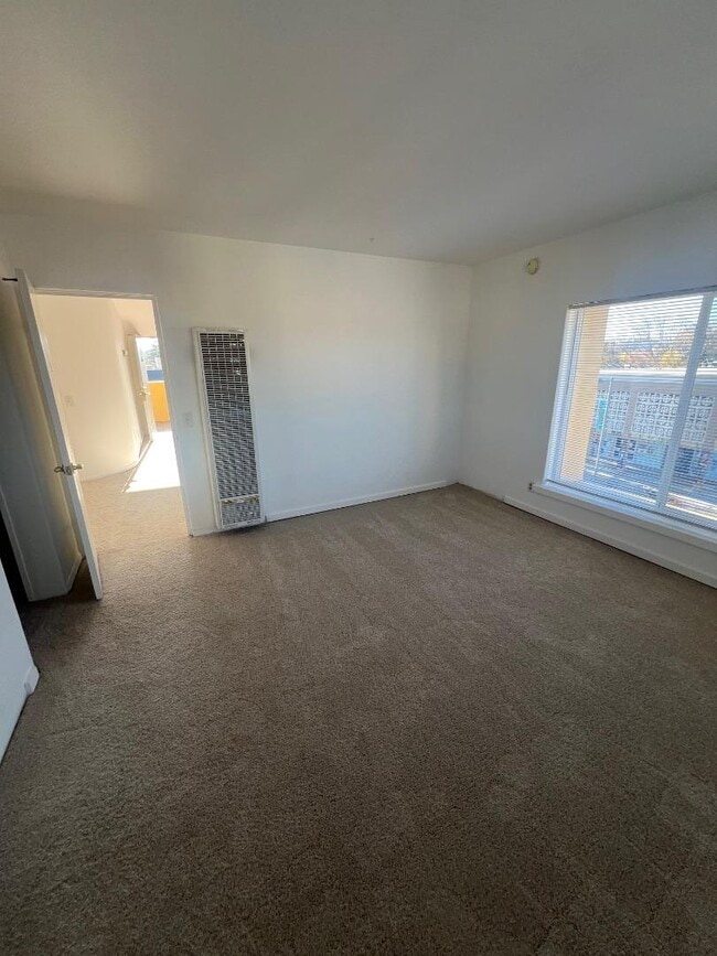 Building Photo - 411 California Ave