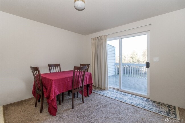 Dining - 5031 Sunnyside Blvd